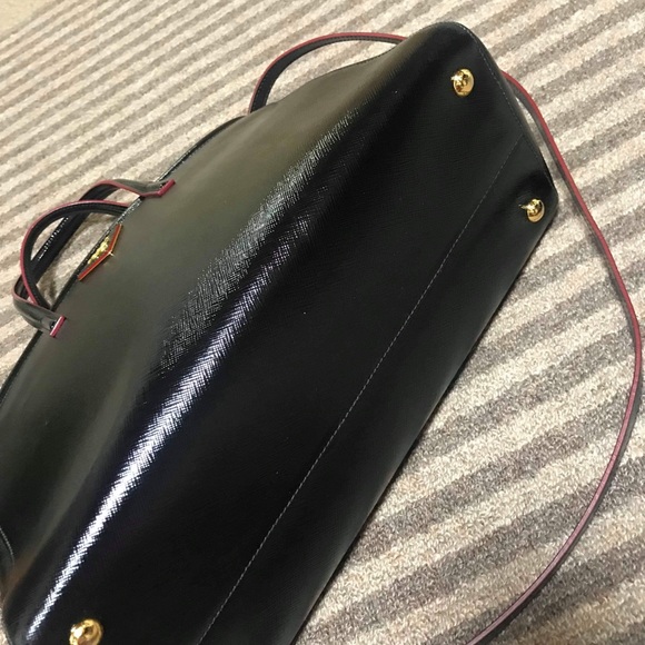 Authentic Prada Saffiano Vernice Nero - Picture 5 of 8